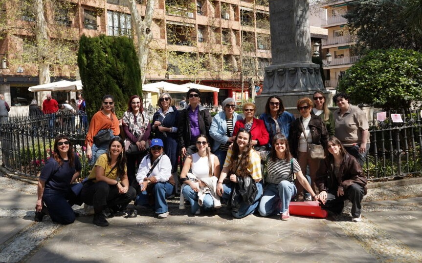 Un paseo por Granada visibiliza la memoria y...