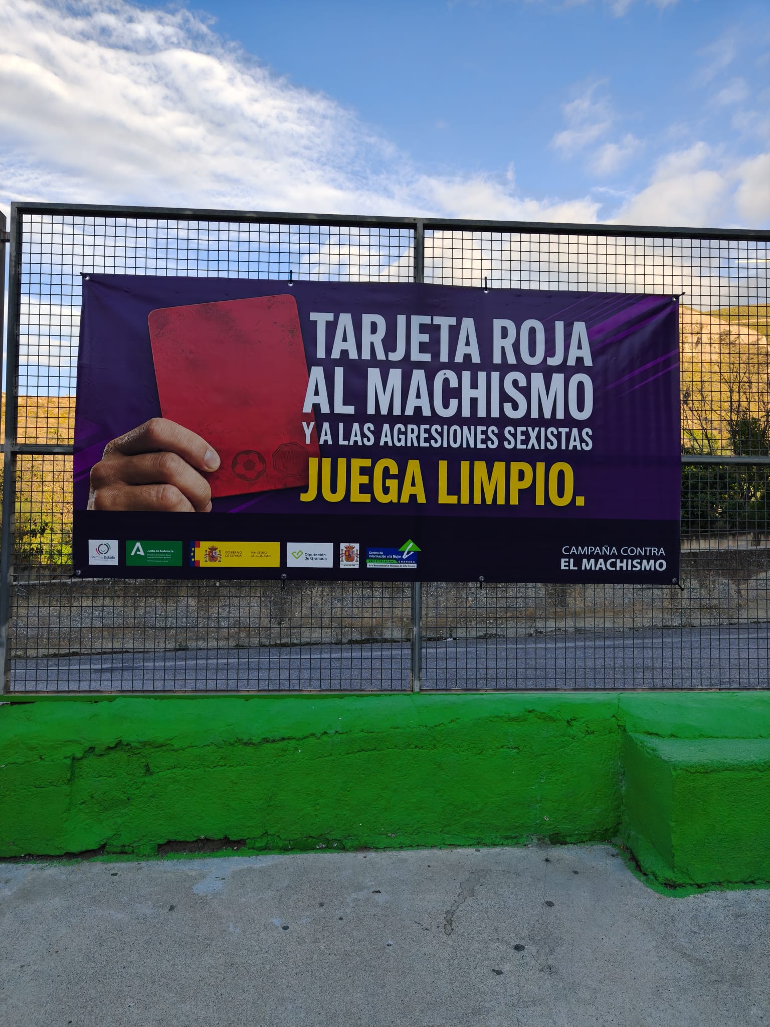 Las instalaciones deportivas del Valle de Lecrín se suman a la campaña «Tarjeta roja al machismo» para promover un deporte libre de violencias machistas